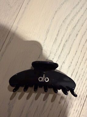 ALO Yoga Black Hair Claw Clip